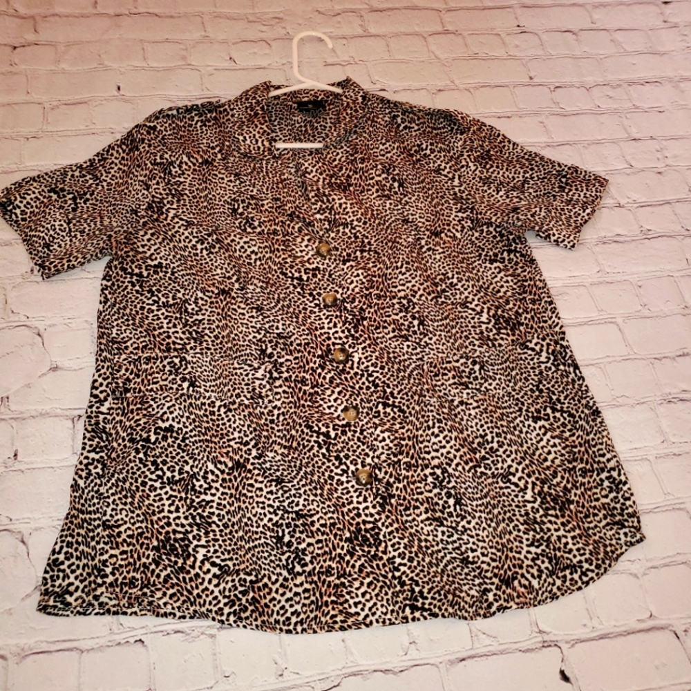 Worthington Cheeta Print Button Up Womens Shirt leopard Print size small
